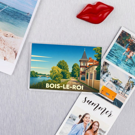 Magnet souvenir de la ville de Bois-le-Roi avec une illustration stylisée d'un paysage de bord de Seine.