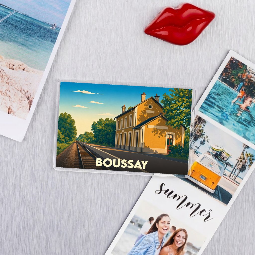 Magnet souvenir de la ville de Boussay illustrant sa gare ferroviaire dans un style rétro.