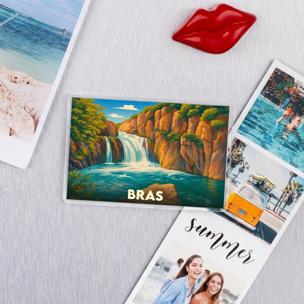 Magnet souvenir de la ville de Bras avec une illustration stylisée de cascade.