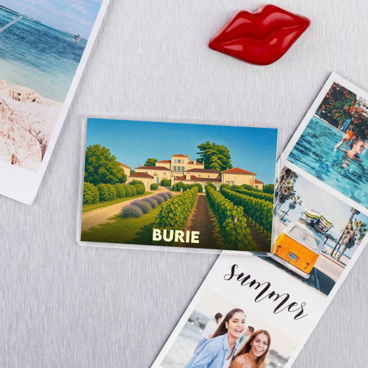 Magnet souvenir de la ville de Burie avec une illustration stylisée d'un vignoble et de son château.