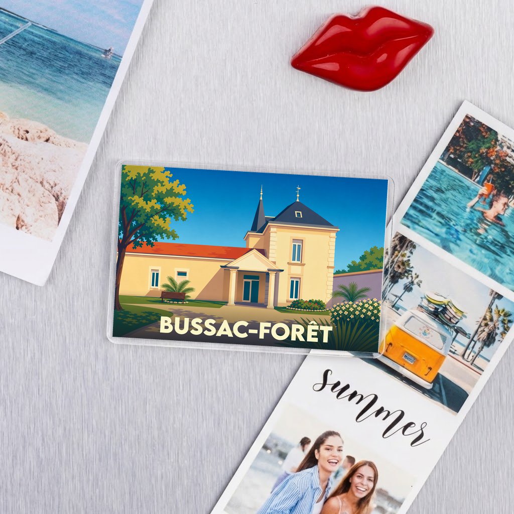Magnet souvenir de la ville de Bussac-Forêt avec une illustration stylisée d'un bâtiment remarquable.