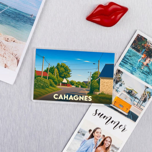 Magnet rectangulaire souvenir de la ville de Cahagnes avec une illustration stylisée.