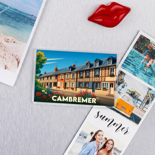 Magnet souvenir de la ville de Cambremer avec une illustration stylisée de maisons à colombages.