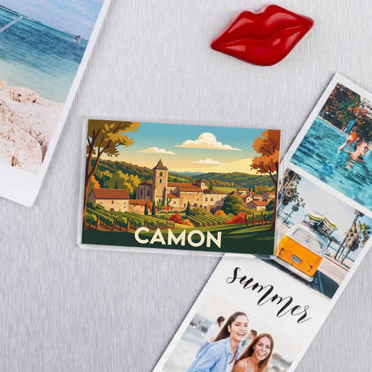 Magnet souvenir de la ville de Camon avec une illustration stylisée.
