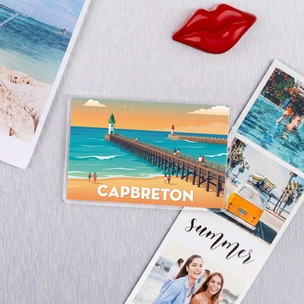 Magnet souvenir de la ville de Capbreton avec une illustration stylisée de son estacade au coucher du soleil.