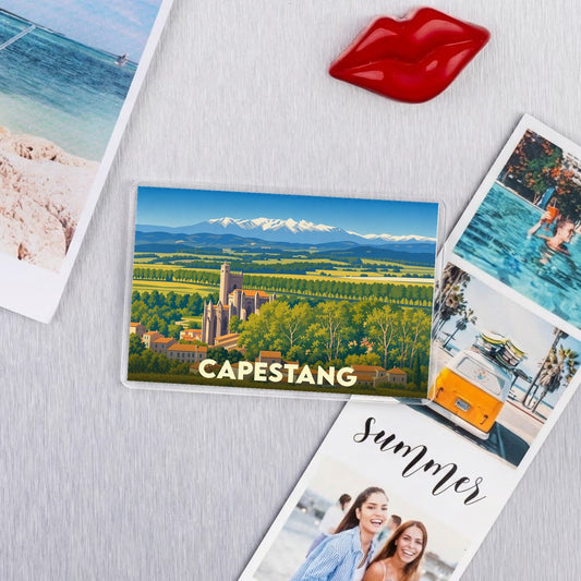 Magnet souvenir de la ville de Capestang avec une illustration paysagère stylisée.