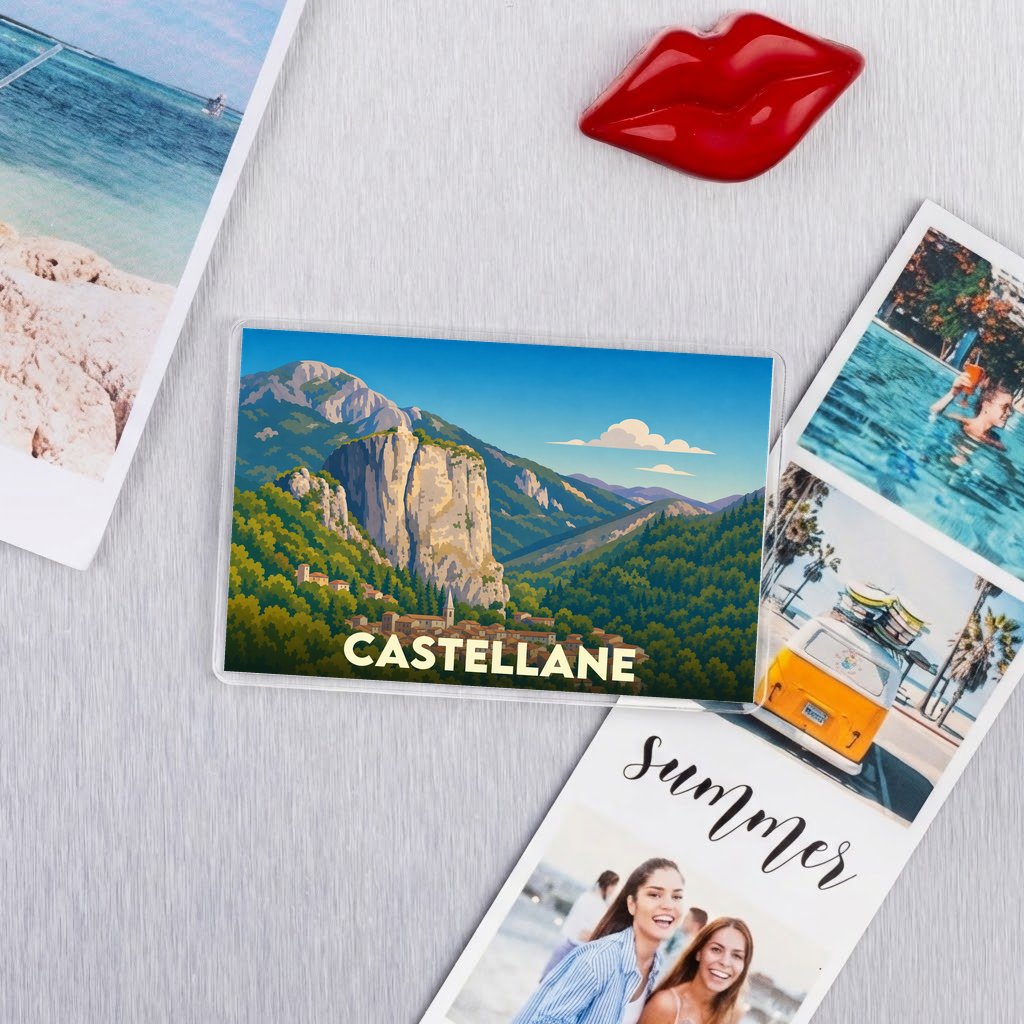 Magnat souvenir de la ville de Castellane avec une illustration stylisée de ses montagnes.
