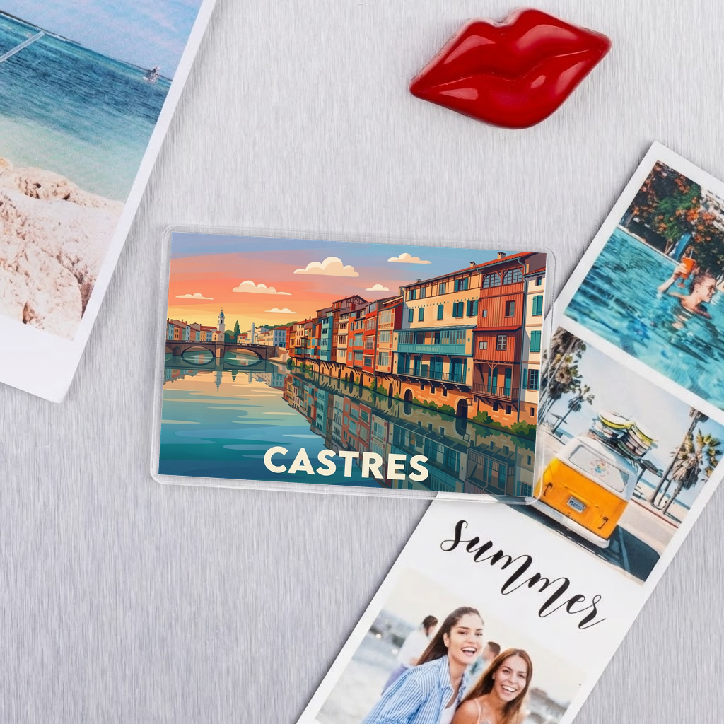 Magnet souvenir de la ville de Castres avec une illustration stylisée de ses célèbres maisons colorées.
