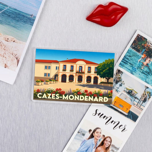 Magnet souvenir de la ville de Cazes-Mondenard avec une illustration stylisée.