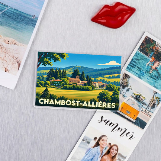 Magnet souvenir de la ville de Chambost-Allières avec une illustration stylisée de son paysage rural.