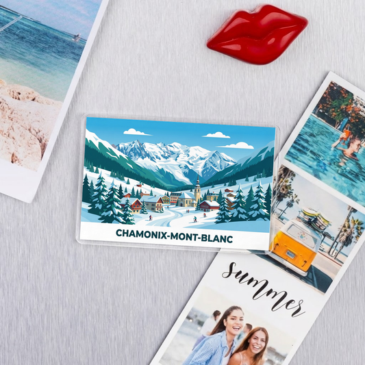 Magnet souvenir de la ville de Chamonix-Mont-Blanc avec une illustration stylisée.