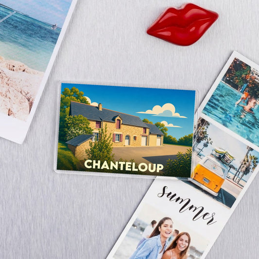 Magnet souvenir de la ville de Chanteloup avec une illustration stylisée d'une maison en pierre.