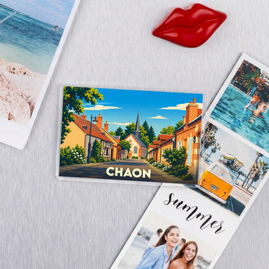 Magnet souvenir de la ville de Chaon avec une illustration colorée et stylisée de ses rues.