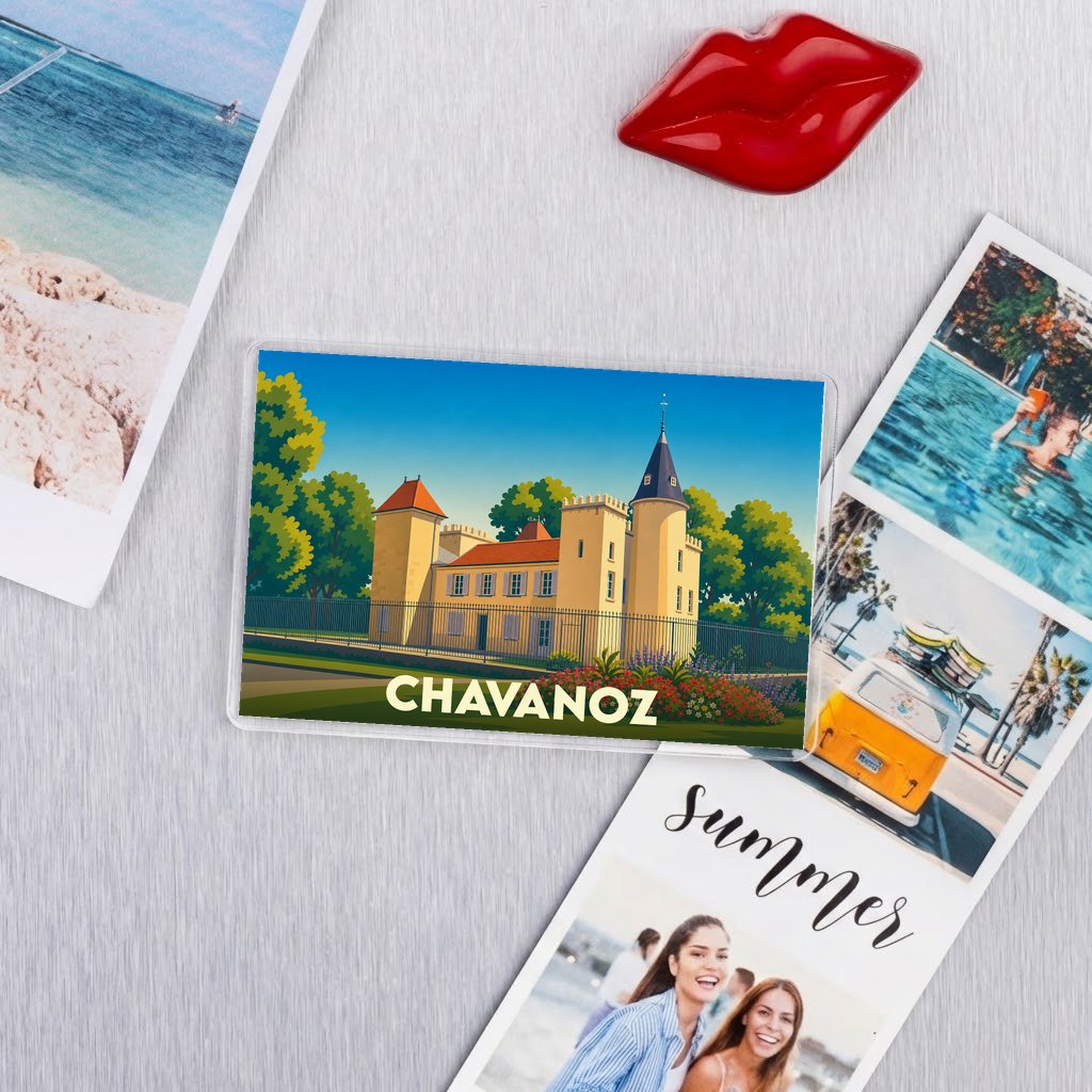 Magnet souvenir de la ville de Chavanoz avec une illustration stylisée du château de la commune.