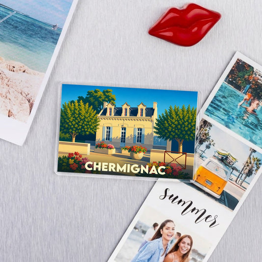 Magnet souvenir de la ville de Chermignac avec une illustration stylisée d'une maison charentaise.
