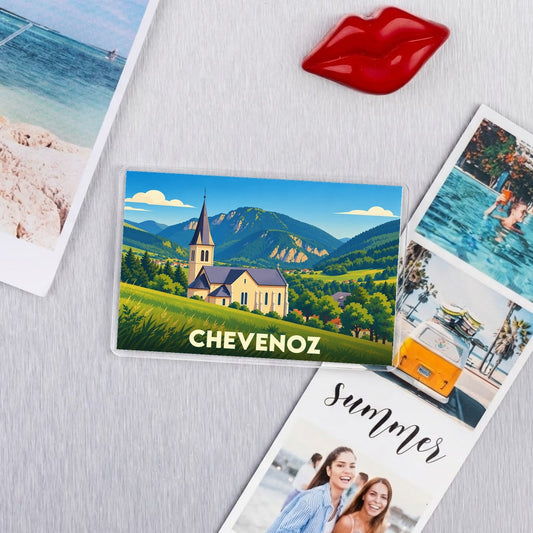 Magnet souvenir de la ville de Chevenoz avec une illustration stylisée d'une église de montagne.