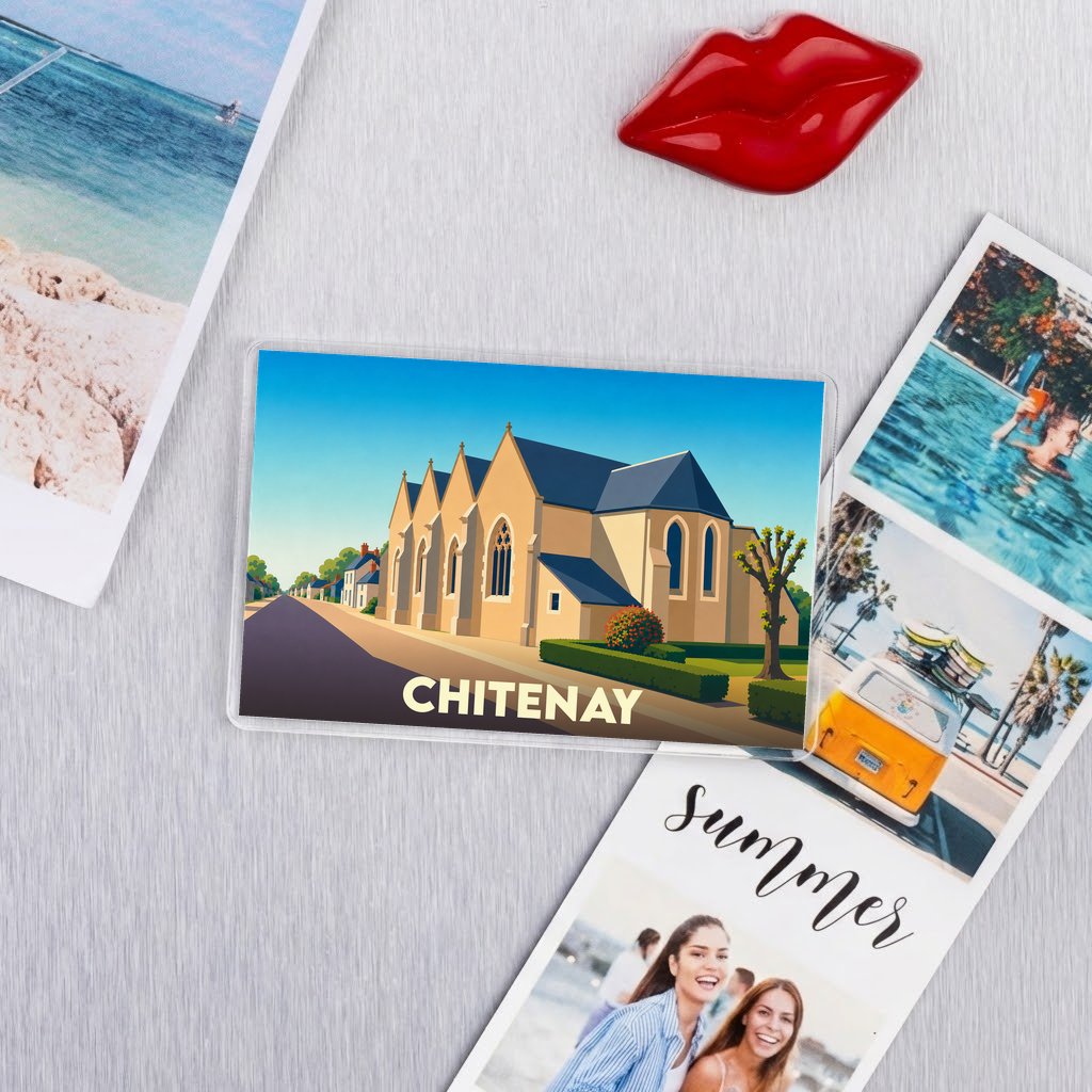 Magnet souvenir de la ville de Chitenay avec une illustration stylisée de son église.
