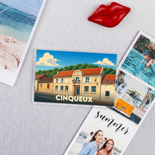 Magnet souvenir de la ville de Cinqueux avec une illustration stylisée de sa mairie.