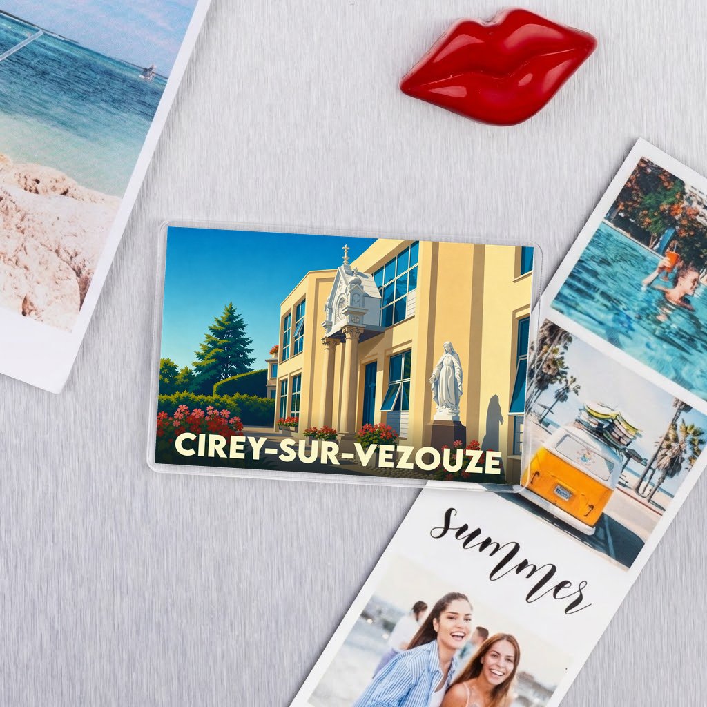 Magnet souvenir de la ville de Cirey-sur-Vezouze avec une illustration stylisée d'un bâtiment remarquable.