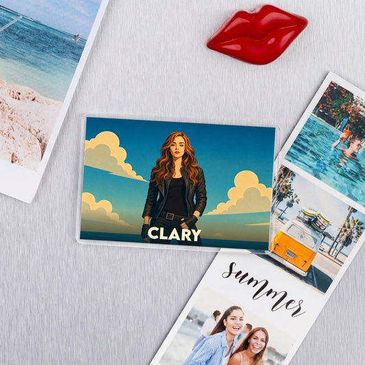 Magnet souvenir de la ville de Clary avec une illustration stylisée d'un personnage féminin.