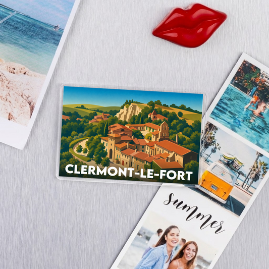 Magnet souvenir de la ville de Clermont-le-Fort avec une illustration stylisée du village.