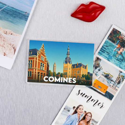 Magnet souvenir de la ville de Comines avec une illustration stylisée.