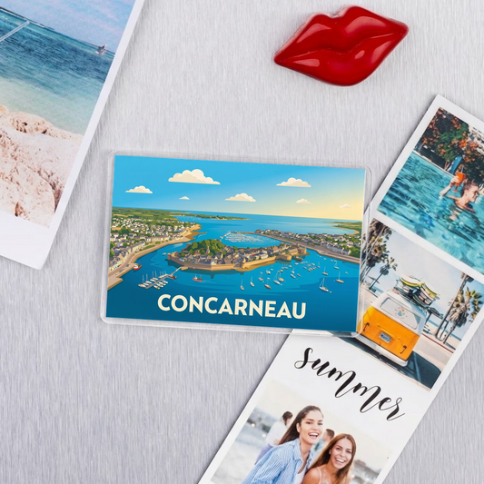 Magnet souvenir de la ville de Concarneau avec une illustration stylisée.