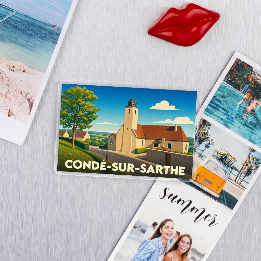 Magnet souvenir de la ville de Condé-sur-Sarthe avec une illustration stylisée d'une église sous un ciel bleu.