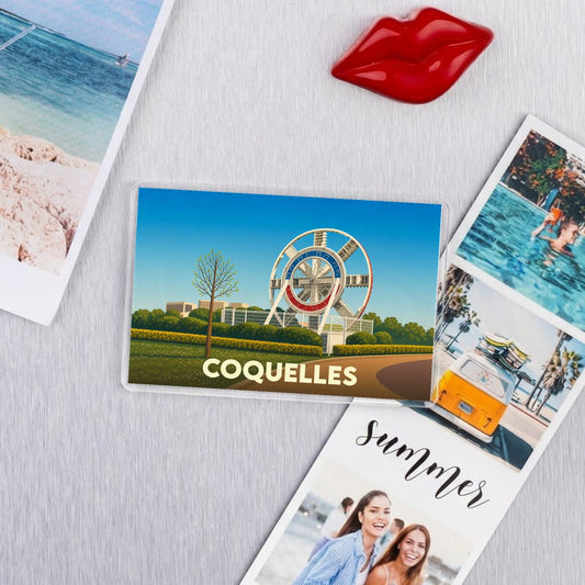 Magnet souvenir de la ville de Coquelles avec une illustration stylisée d'un tunnelier.