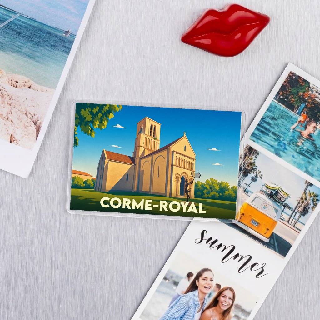 Magnet souvenir de la ville de Corme-Royal avec une illustration stylisée de son église romane.