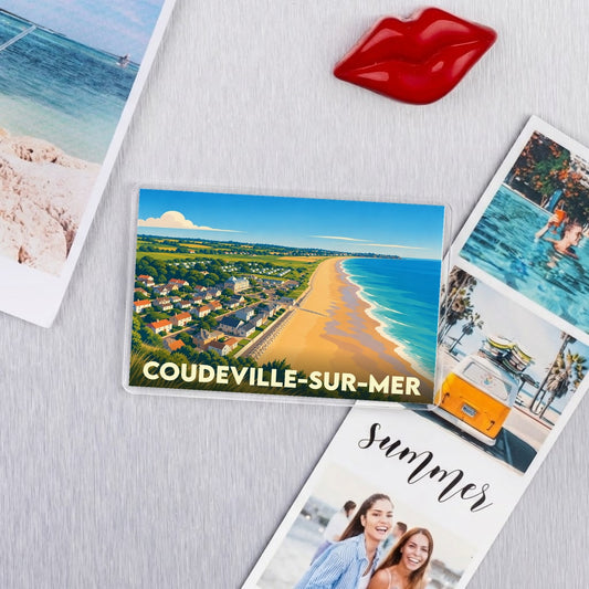 Magnet souvenir de la ville de Coudeville-sur-Mer avec une illustration stylisée de sa plage.