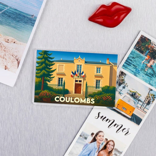 Magnet souvenir de la ville de Coulombs avec une illustration stylisée de sa mairie.