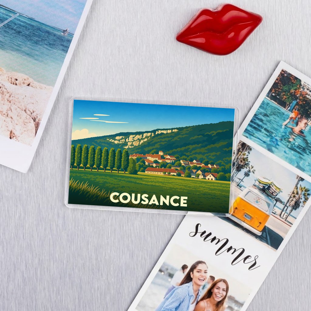 Magnet rectangulaire souvenir de la ville de Cousance avec une illustration de paysage stylisée.