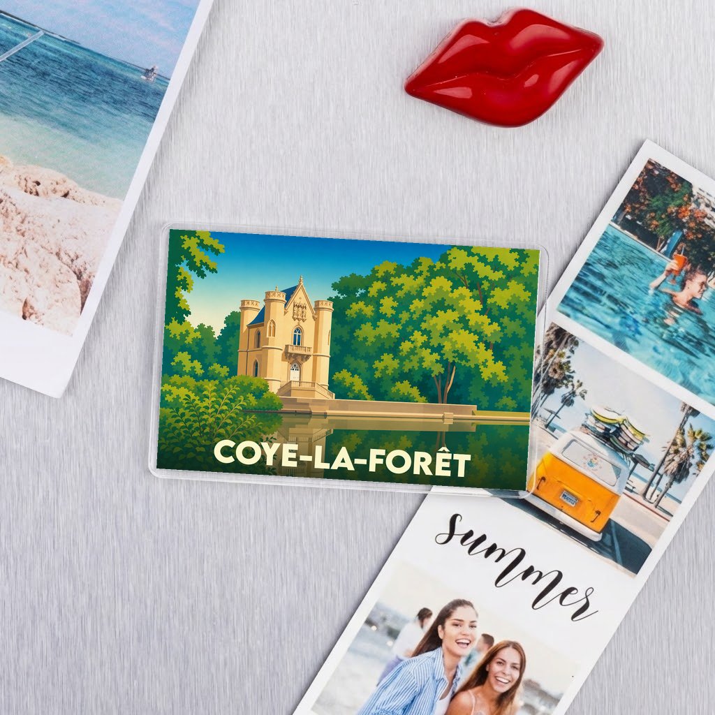 Magnet souvenir de la ville de Coye-la-Forêt avec une illustration stylisée du Château de la Reine Blanche.