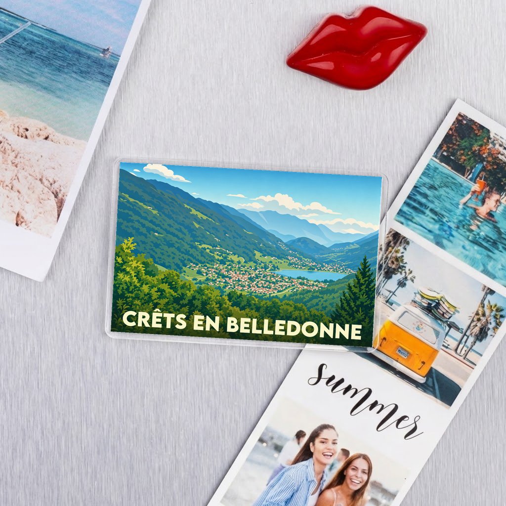 Magnet souvenir de la ville de Crêts en Belledonne avec une illustration paysagère stylisée.
