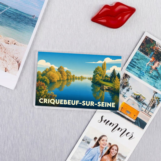 Magnet souvenir de Criquebeuf-sur-Seine avec une illustration stylisée d'un paysage de rivière et de forêt.