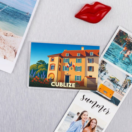 Magnet souvenir de la ville de Cublize avec une illustration stylisée d'un bâtiment coloré.