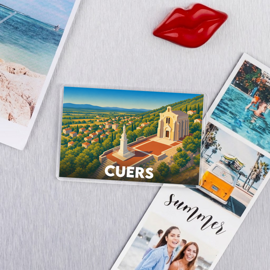 Magnet souvenir de la ville de Cuers avec une illustration stylisée de son paysage.