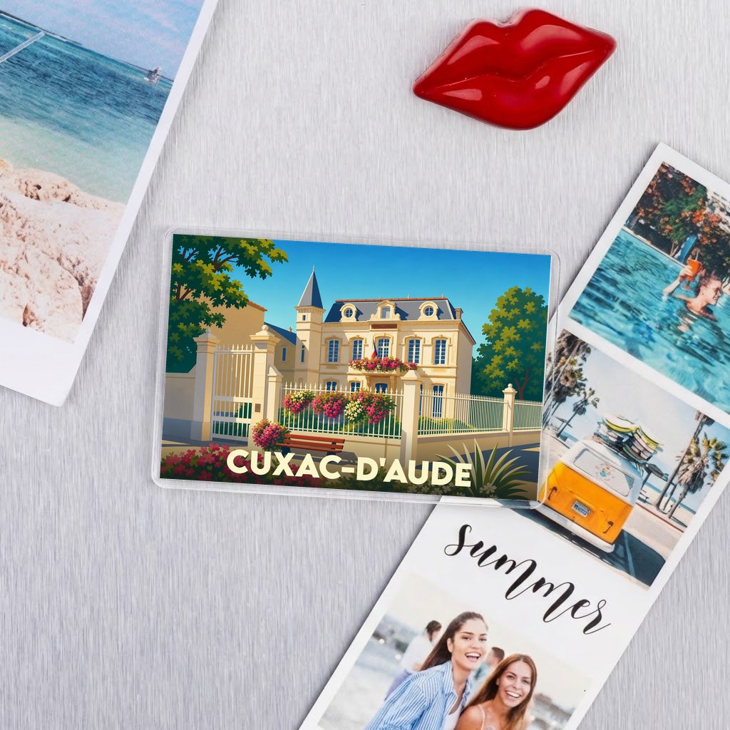 Magnet souvenir de la ville de Cuxac-d'Aude avec une illustration stylisée de son hôtel de ville.