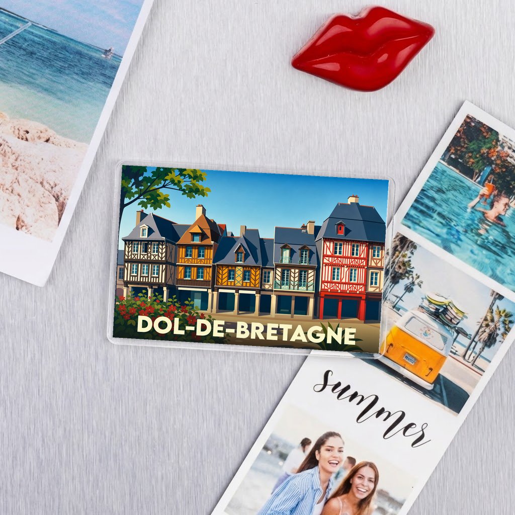 Magnet rectangulaire avec une illustration stylisée des maisons à colombages de la ville de Dol-de-Bretagne.