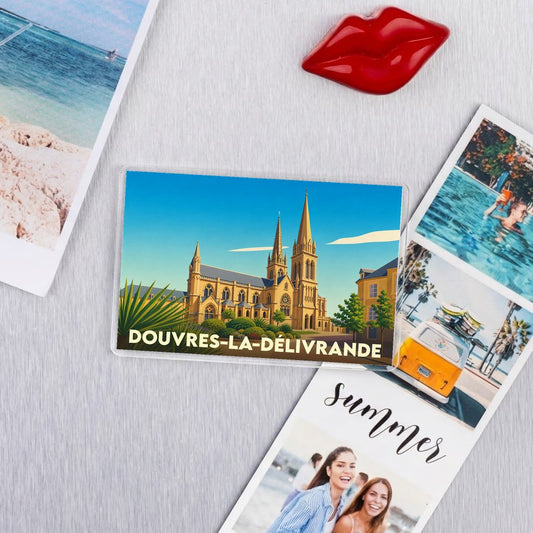 Magnet souvenir de la ville de Douvres-la-Délivrande avec une illustration stylisée de sa basilique.