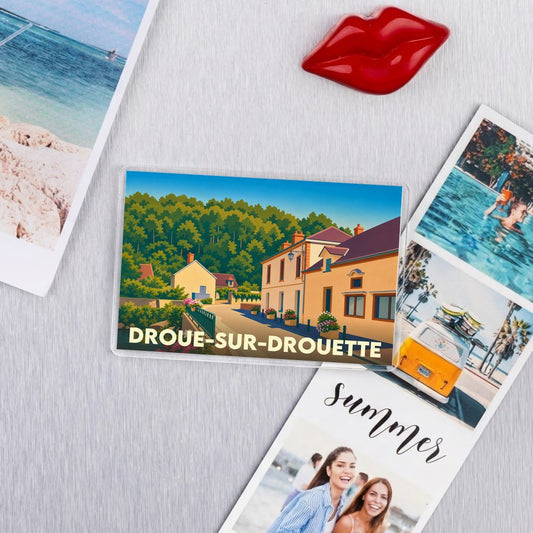 Magnet souvenir de la ville de Droue-sur-Drouette avec une illustration stylisée.