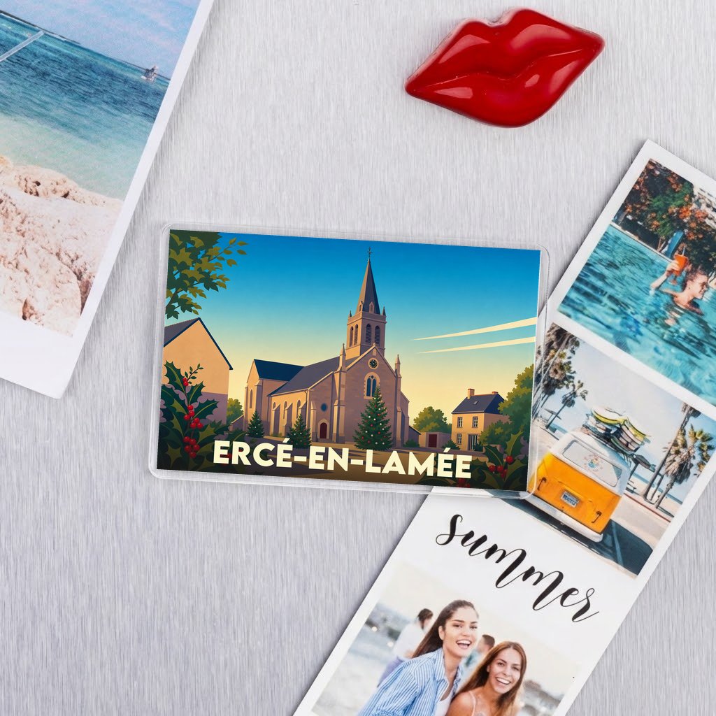 Magnet souvenir de la ville de Ercé-en-Lamée avec une illustration stylisée de son église.