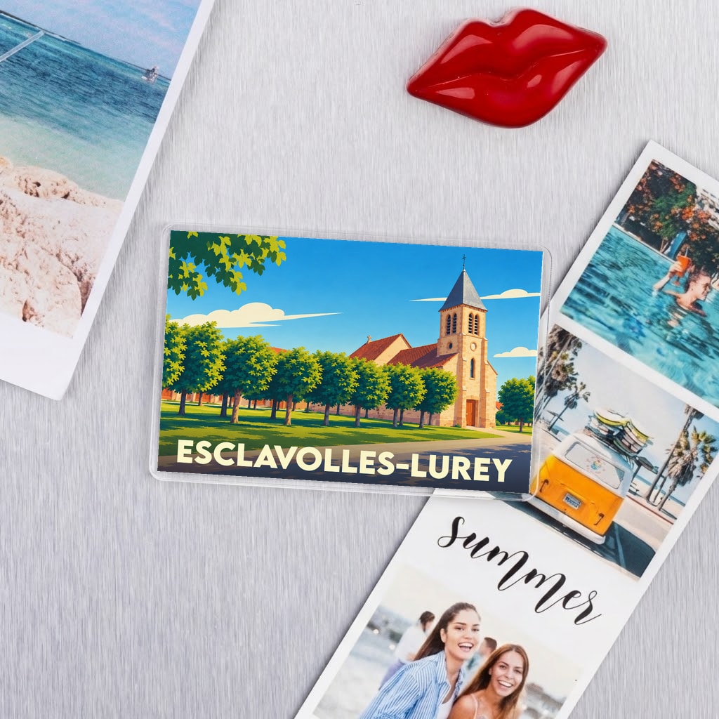 Magnet souvenir de la ville de Esclavolles-Lurey avec une illustration stylisée de son église et de ses arbres.