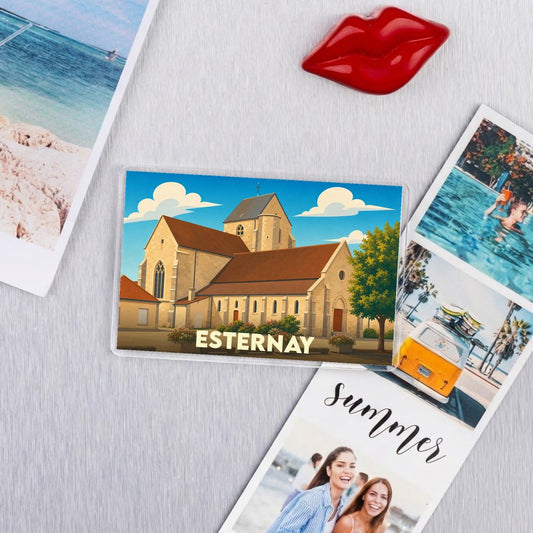 Magnet souvenir de la ville de Esternay avec une illustration stylisée de son église.