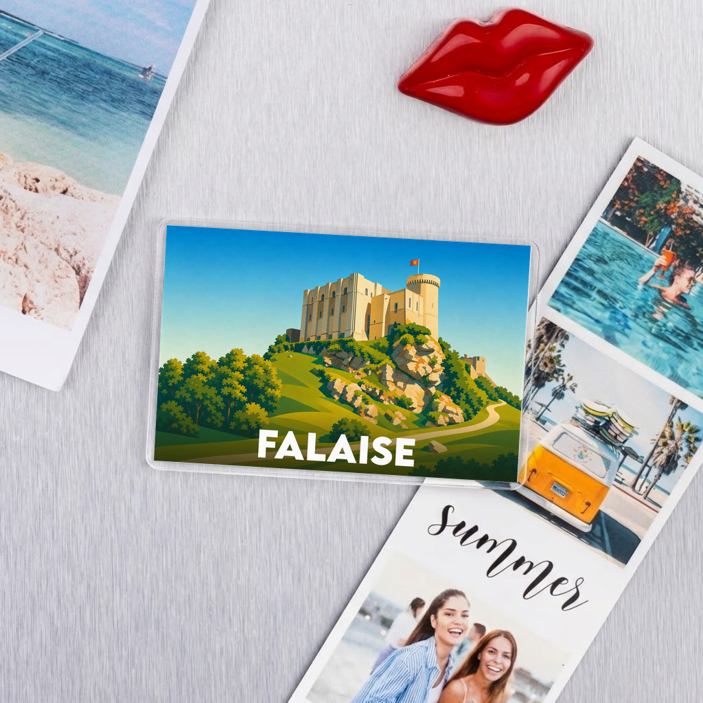 Magnet souvenir de la ville de Falaise avec une illustration stylisée de son château médiéval.