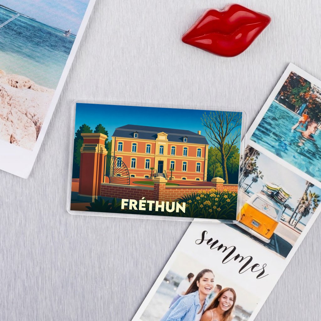 Magnet souvenir de la ville de Fréthun avec une illustration stylisée d'un bâtiment historique.