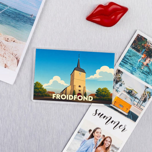 Magnet souvenir de la ville de Froidfond avec une illustration stylisée de son église.
