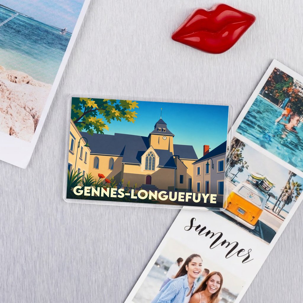 Magnet souvenir de la ville de Gennes-Longuefuye avec une illustration stylisée de son église.
