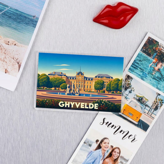 Magnet souvenir de la ville de Ghyvelde avec une illustration stylisée.